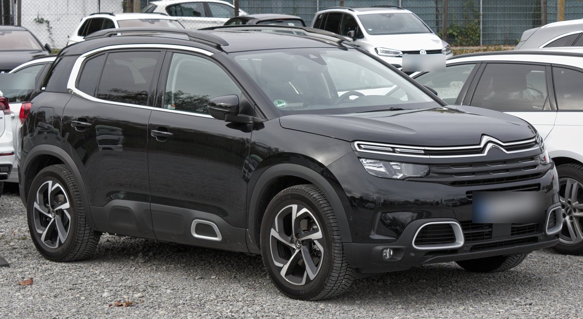 Black Citroën C5 Aircross, front three-quarter view. Illustrative image: the actual vehicle may differ