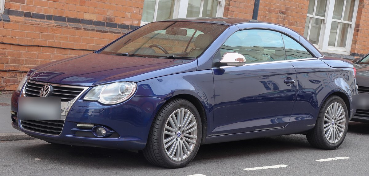 Dark blue Volkswagen Eos, front three-quarter view. Illustrative image: the actual vehicle may differ